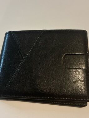 Men's Black Leather Card & Key Holder Wallet - Secure Snap Closure
